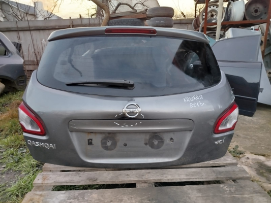 Крышка багажника Nissan  Qashqai 
