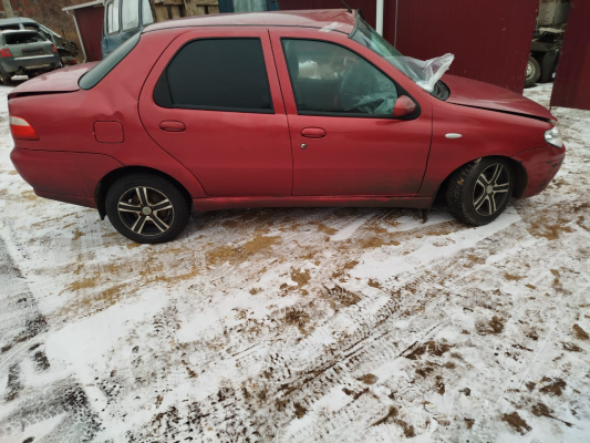 FIAT Albea I рестайлинг  1.4 MT (77 л.с.) 2011 год с гидроусилителем, с кондиционером. 